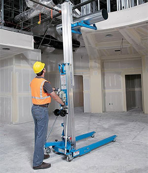 Material lift holding metal pipe